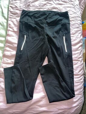 Black Athletic Leggings with White Zipper Pockets